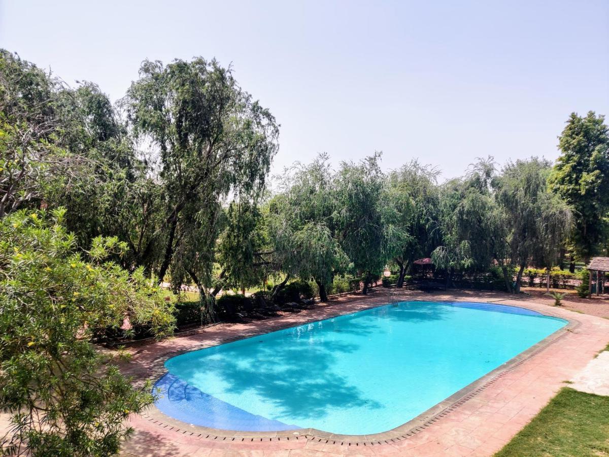 Umaid Palace - A Lakeside Heritage Palace Resort Near Jaipur Close To Bhangarh & Chand Baori Stepwell Abhaneri Dubbī 외부 사진