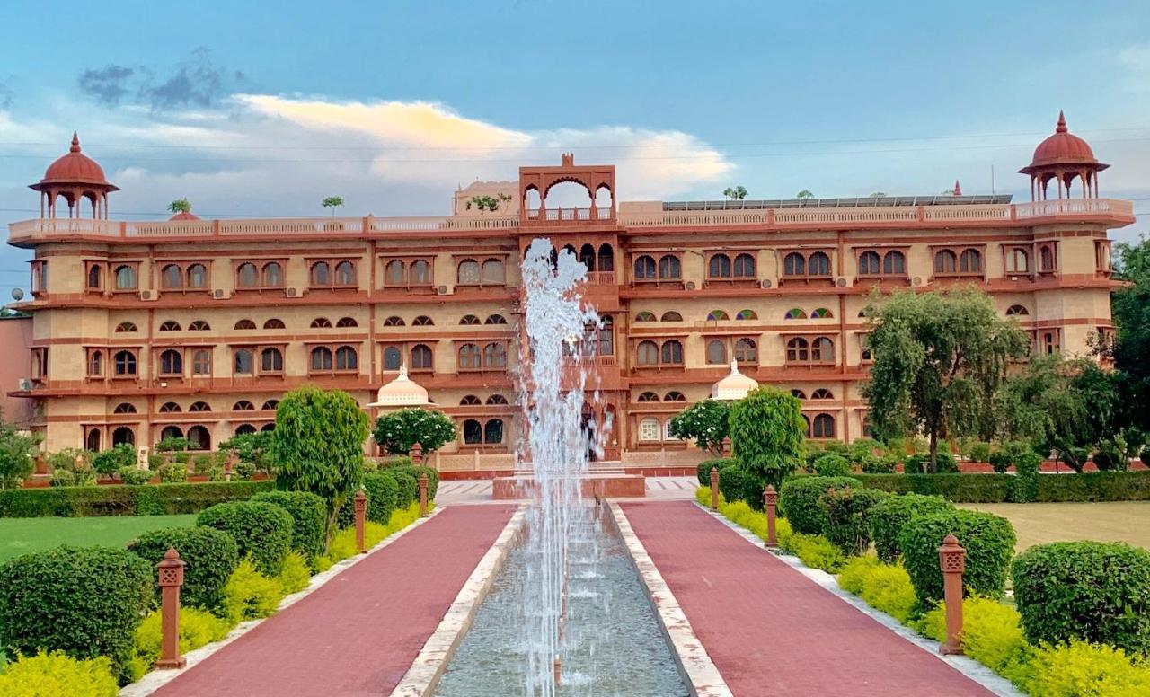 Umaid Palace - A Lakeside Heritage Palace Resort Near Jaipur Close To Bhangarh & Chand Baori Stepwell Abhaneri Dubbī 외부 사진