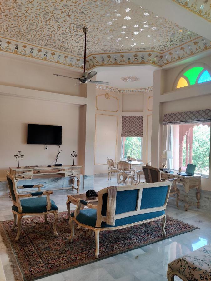 Umaid Palace - A Lakeside Heritage Palace Resort Near Jaipur Close To Bhangarh & Chand Baori Stepwell Abhaneri Dubbī 외부 사진