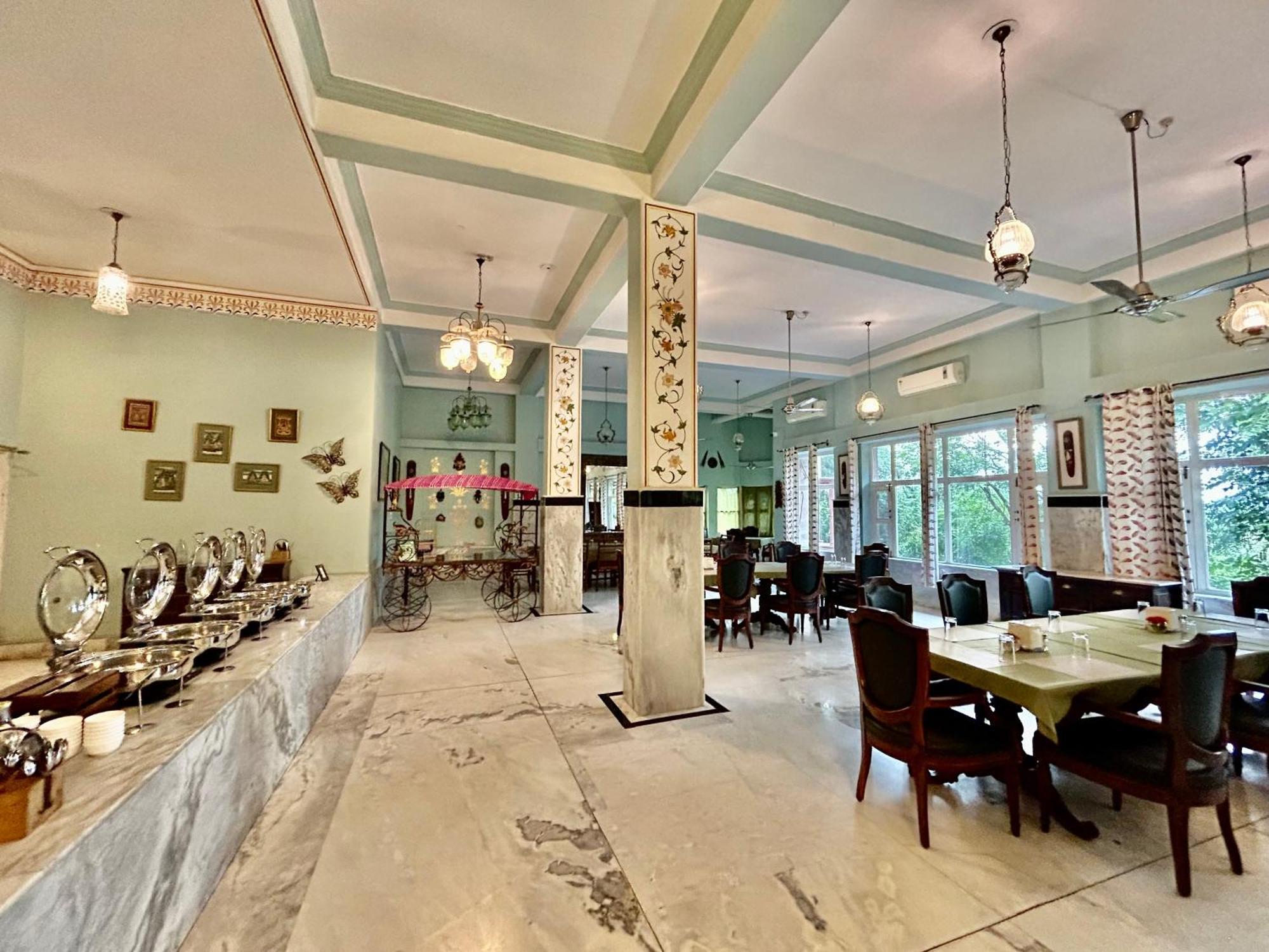 Umaid Palace - A Lakeside Heritage Palace Resort Near Jaipur Close To Bhangarh & Chand Baori Stepwell Abhaneri Dubbī 외부 사진
